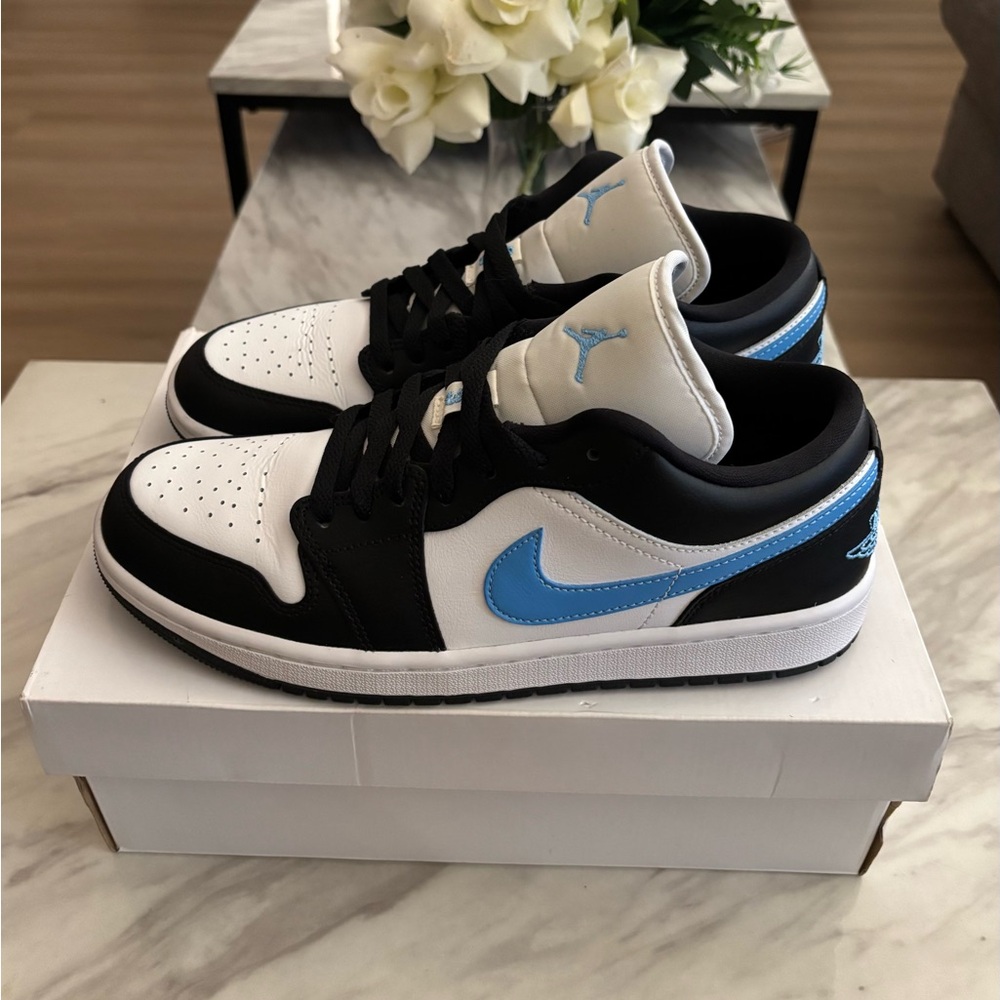 WMNS Air Jordan 1’s Low - University Blue